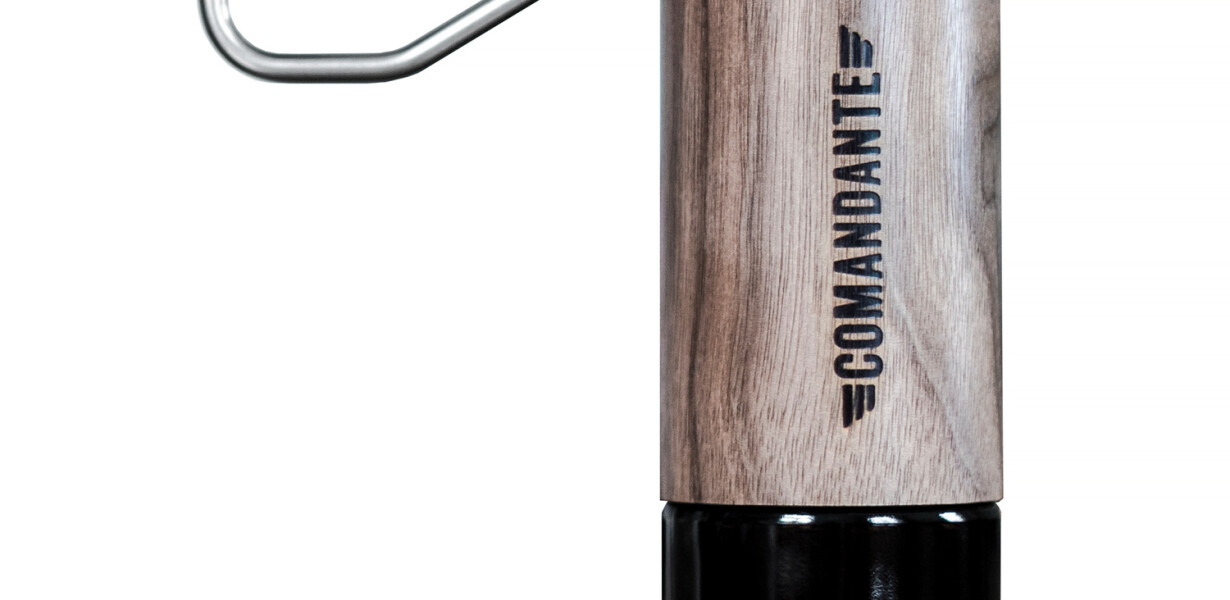 Comandante - C40 MK4 Nitro Blade - Virginia Walnut | Coffee